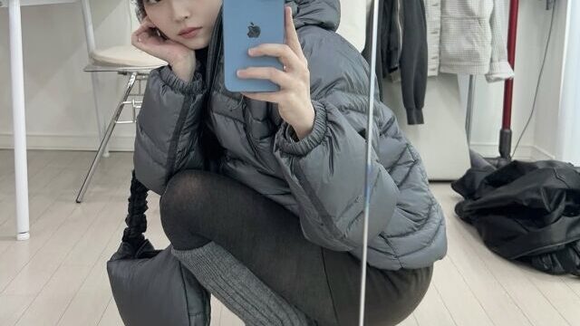 IU、冬の最新グレーコーデが話題に！今後のアルバム発売とコンサート活動を再確認