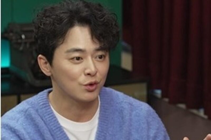 俳優チョ・ジョンソク、公演中に「事故」…緊急事態発生