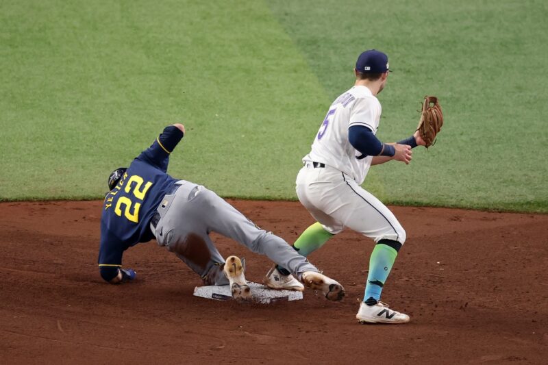 16分で7連打8得点！勝負を決めた一打、主将イエリッチの品格…ミルウォーキー、WS進出まであと1勝