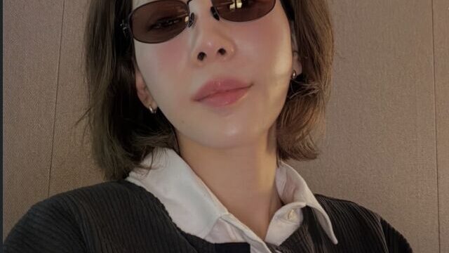 少女時代テヨン、SNS投稿の「自撮り失敗」写真が話題に　ファンから温かいコメント続々