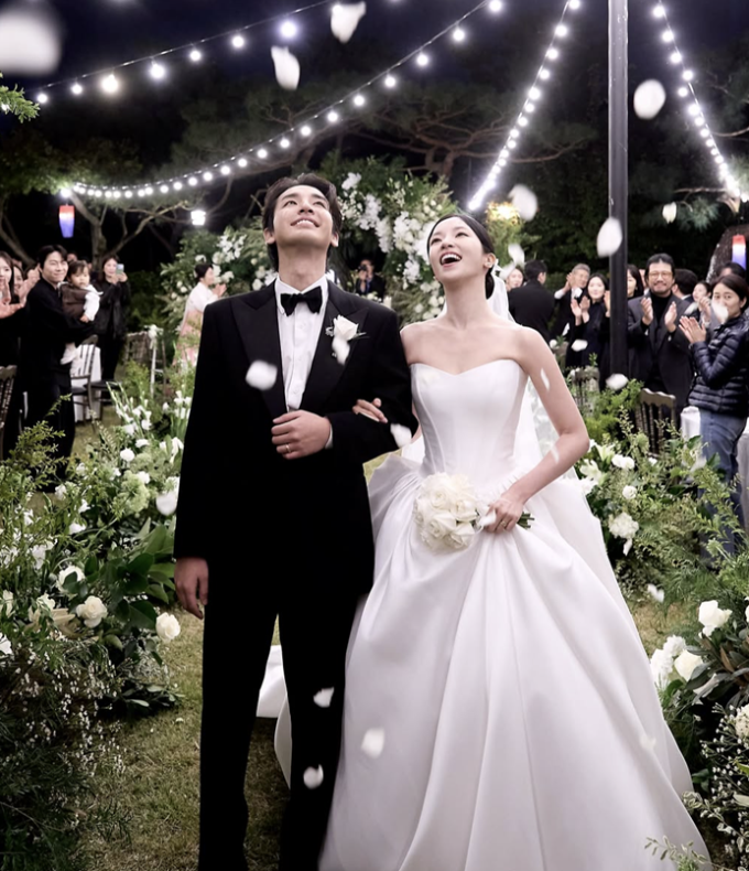 「ソンジェ背負って走れ」ソン・ジホ＆キム・ソリ、結婚式ショットを公開