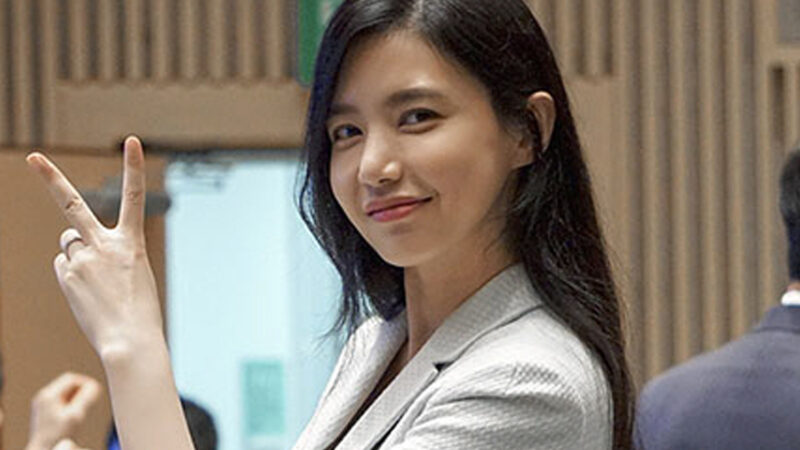 時代劇の撮影のため、結局1年ぶりに俳優の彼氏と別れた女優