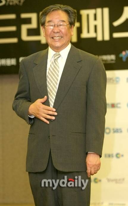 「ただ涙のみ」…故・崔不巖氏死去に追悼の波、告別式場はソウルアサン病院