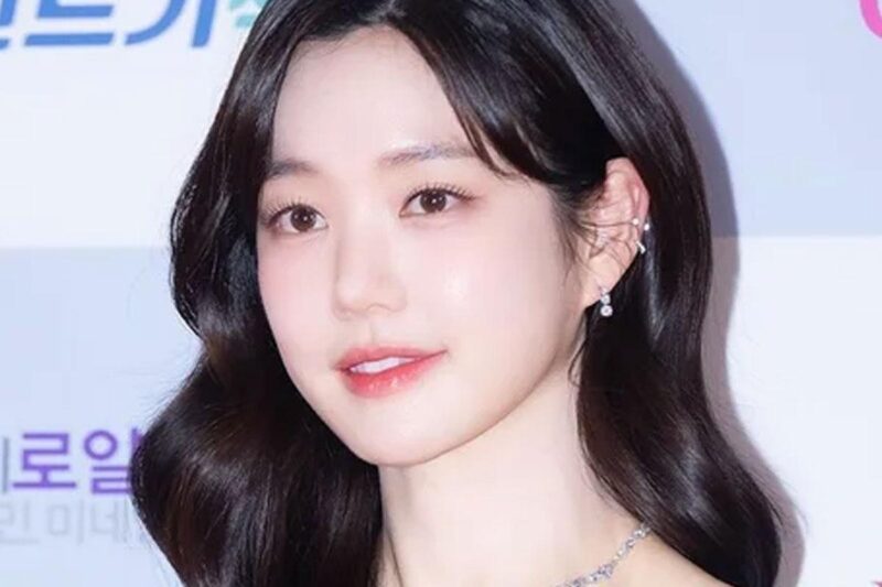 「キョン・ミリの娘」イ・ユビ、デビュー15年目にして…「公式立場」を発表
